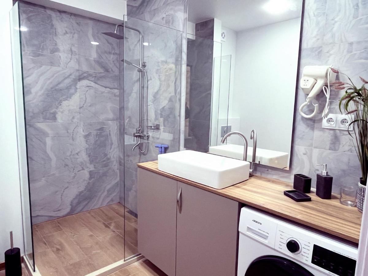 Delux Apartment For 6 Guest, New غودوري المظهر الخارجي الصورة