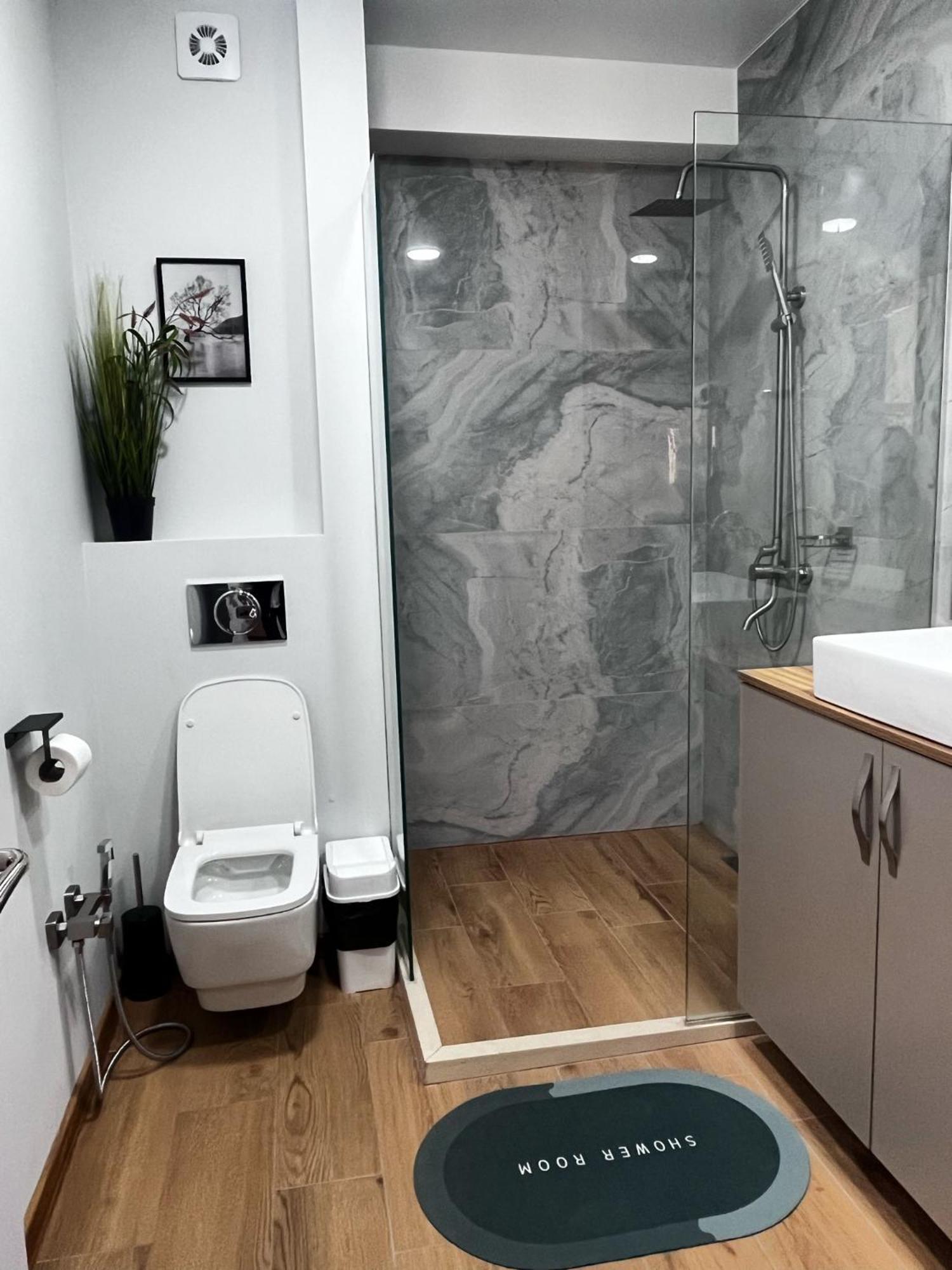 Delux Apartment For 6 Guest, New غودوري المظهر الخارجي الصورة