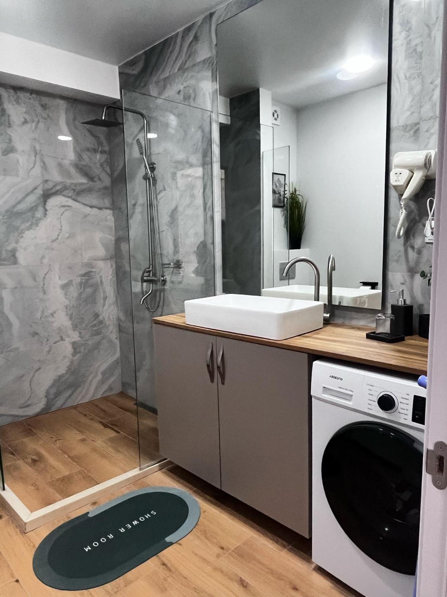 Delux Apartment For 6 Guest, New غودوري المظهر الخارجي الصورة